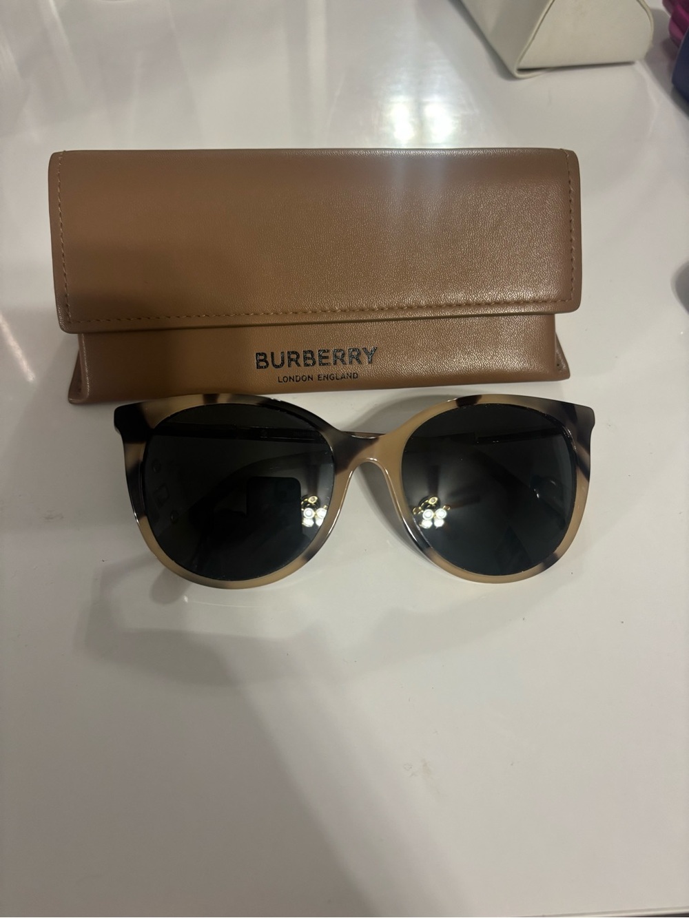 Burberry Beige Tortoiseshell Cat Eye Sunglasses with Black Lenses